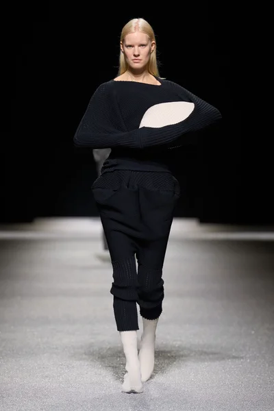 Look 10
